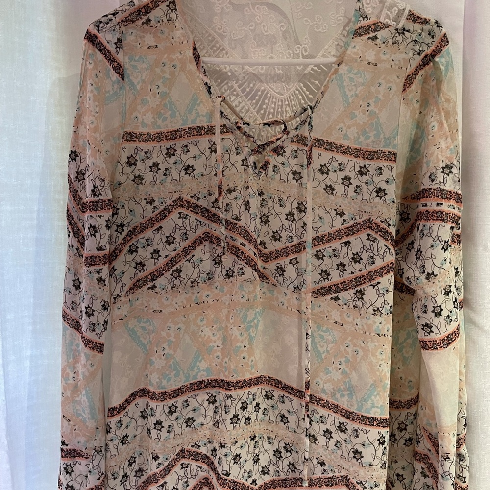 Floral country style top. Perfect for summer or fall.